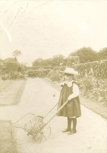 Hope in Stonegate vicarage garden, 1902